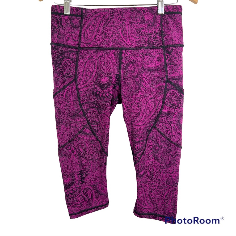 Lululemon 17” Outrun Crops in Fuchsia Paisley Sz 8